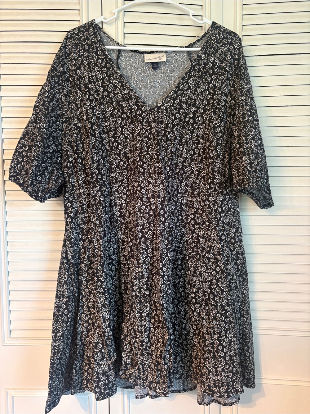 Universal Thread Black Floral V-Neck Dress